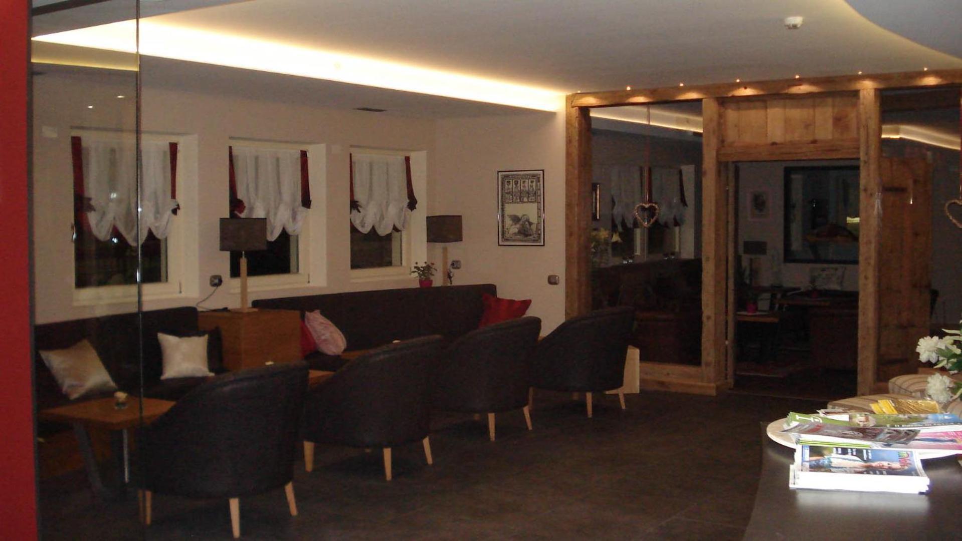 Hotel Garni Vittoria Fiera Di Primiero Exteriör bild
