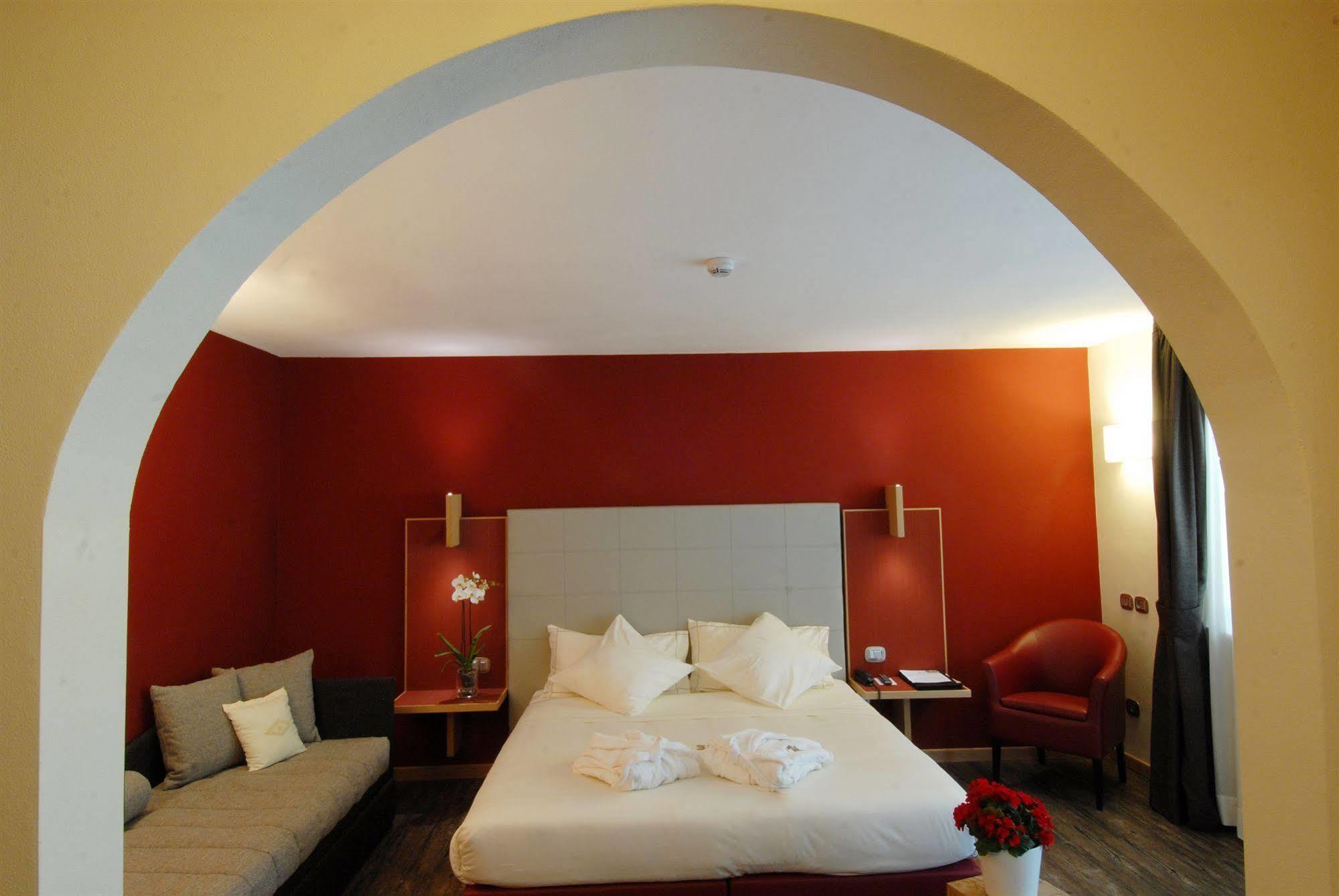 Hotel Garni Vittoria Fiera Di Primiero Exteriör bild
