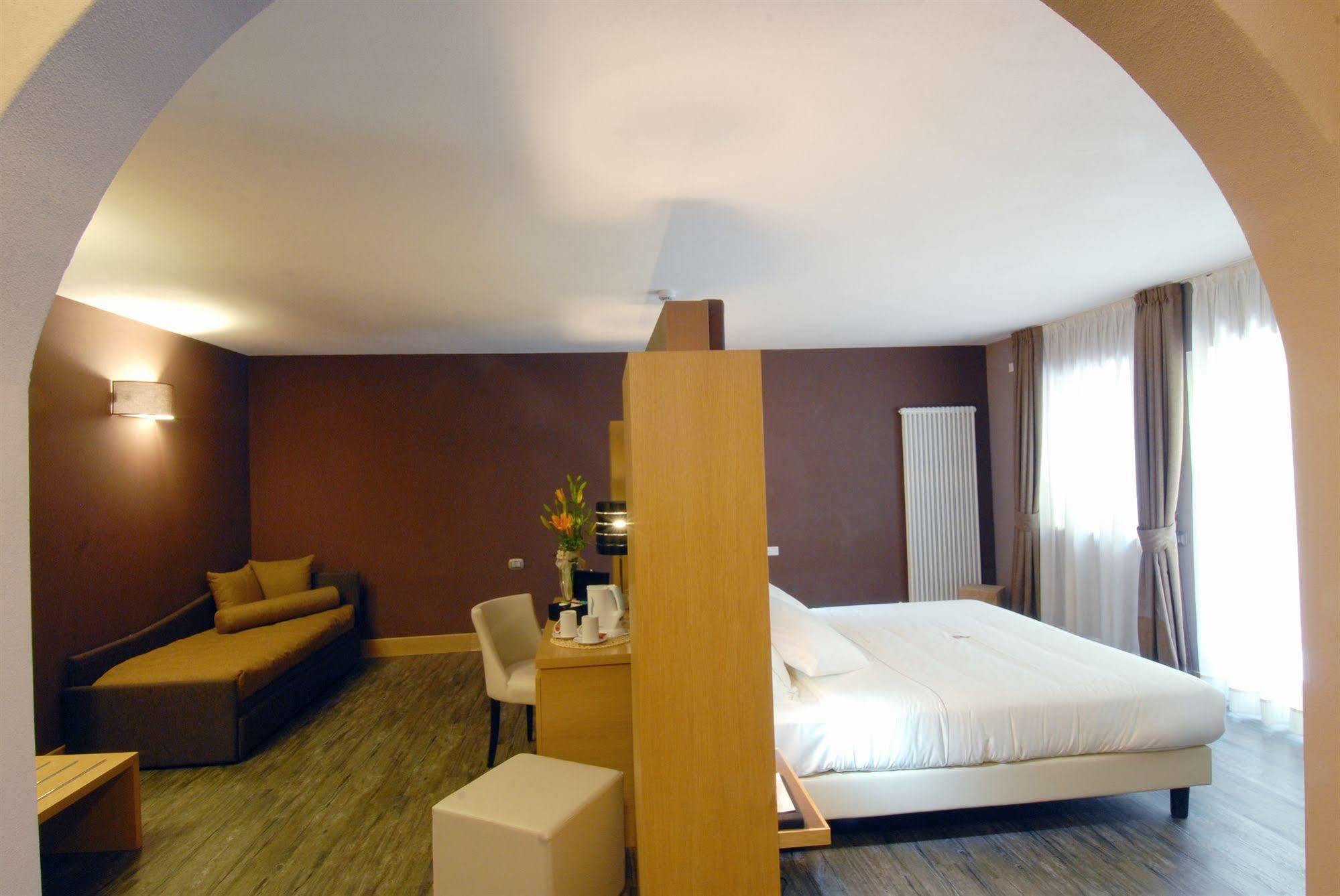 Hotel Garni Vittoria Fiera Di Primiero Exteriör bild