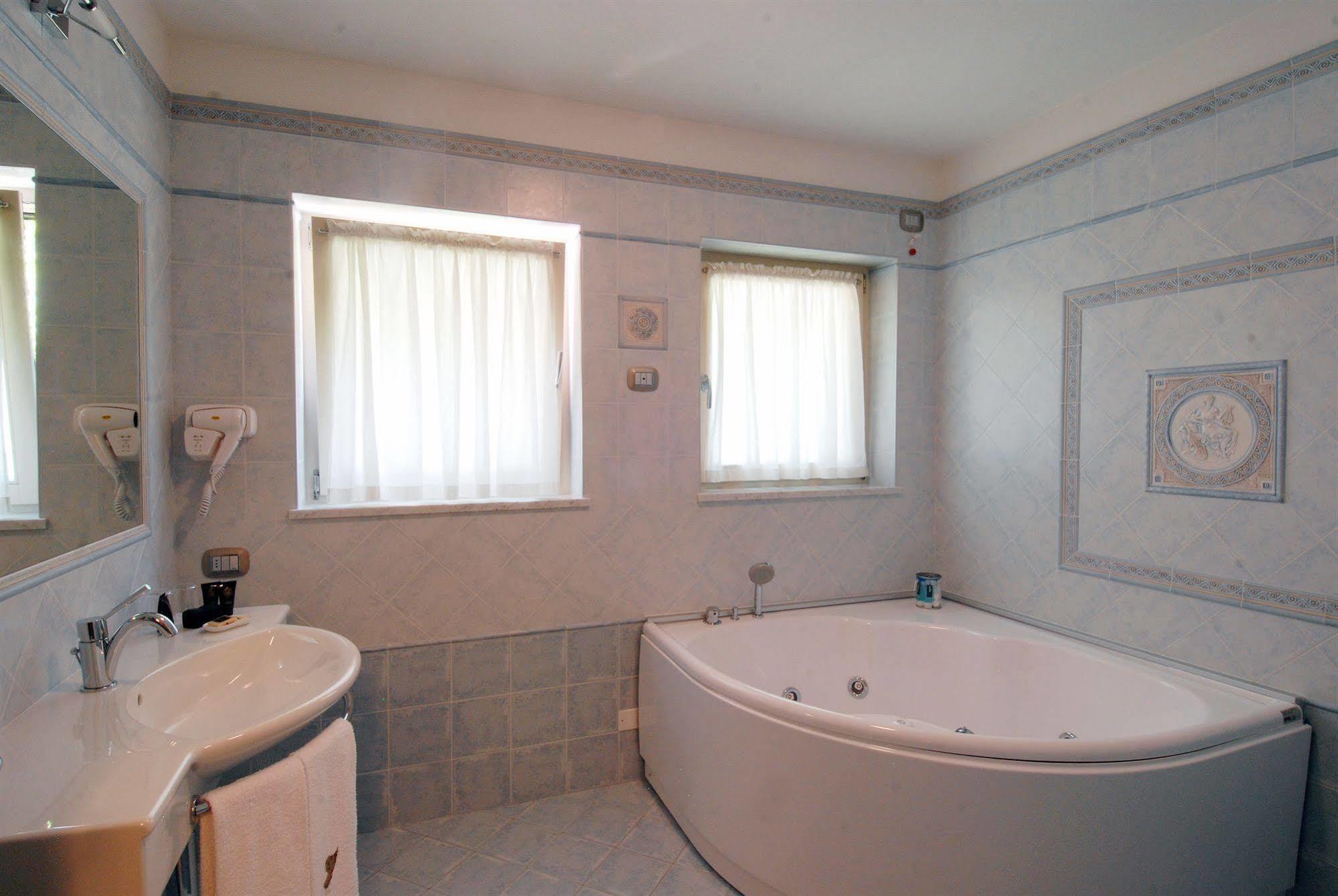 Hotel Garni Vittoria Fiera Di Primiero Exteriör bild